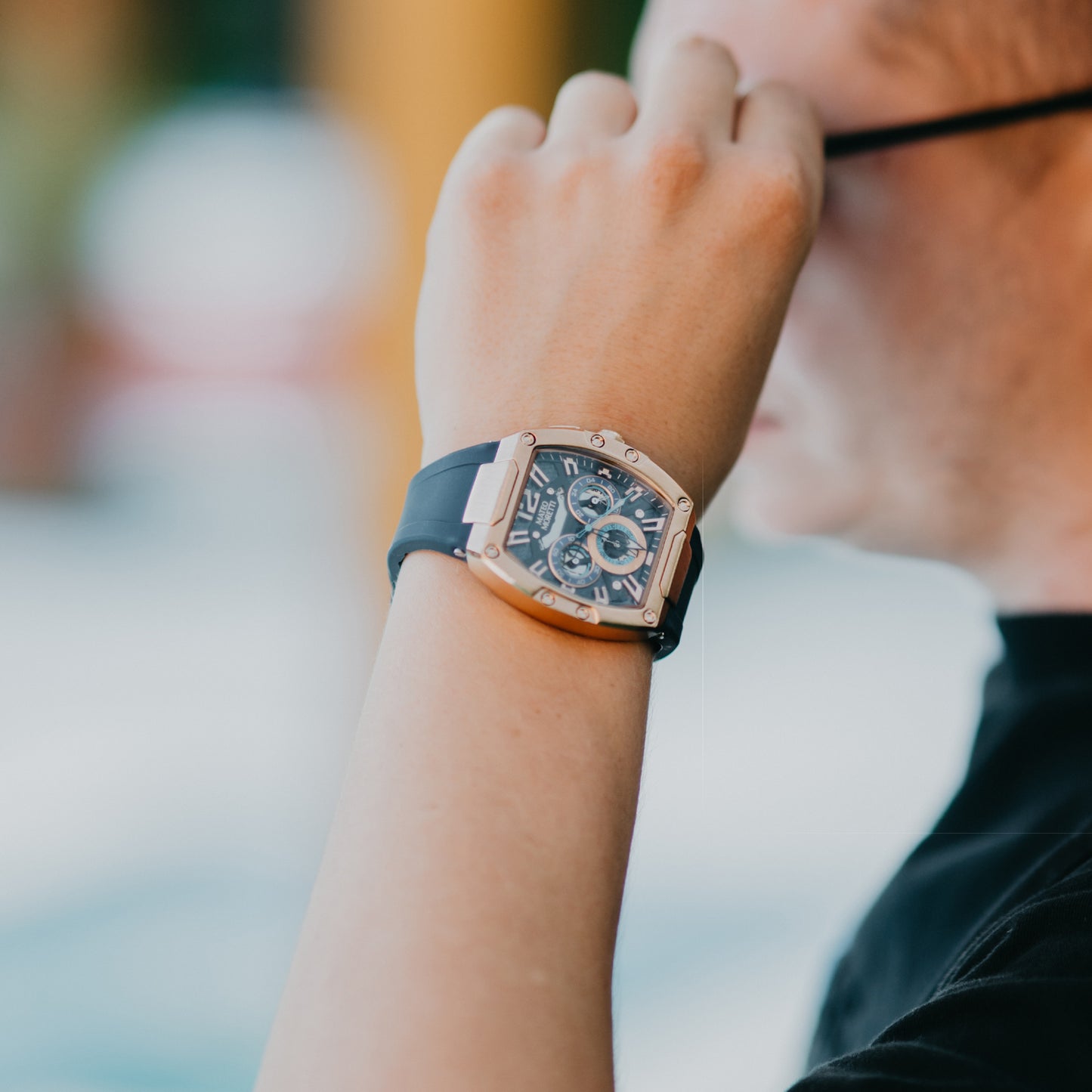 Mateo Moretti Anapo Oro Rosa luxury watch with rose gold case and blue strap – casual lifestyle wrist photo
