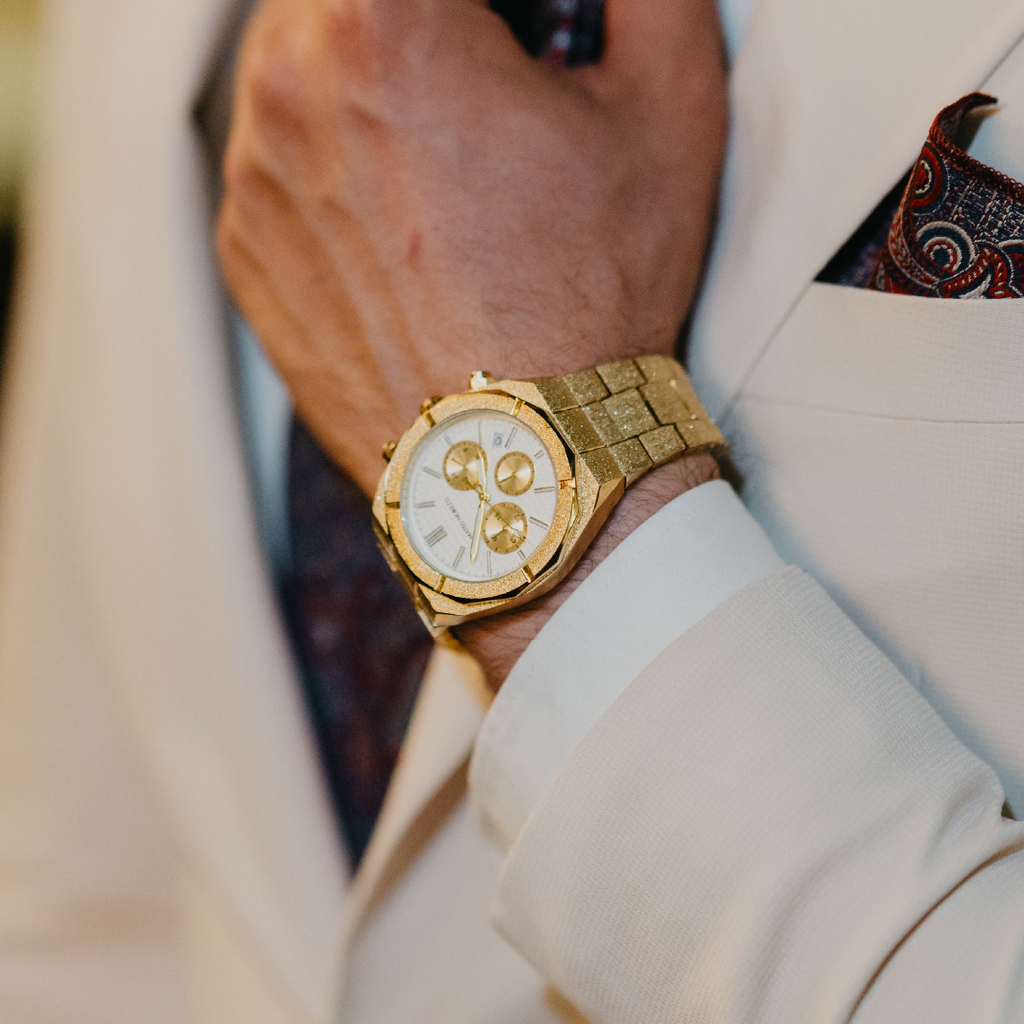Mateo Moretti Basento Oro luxury men’s watch with gold bracelet and white chronograph dial – lifestyle wrist shot with suit