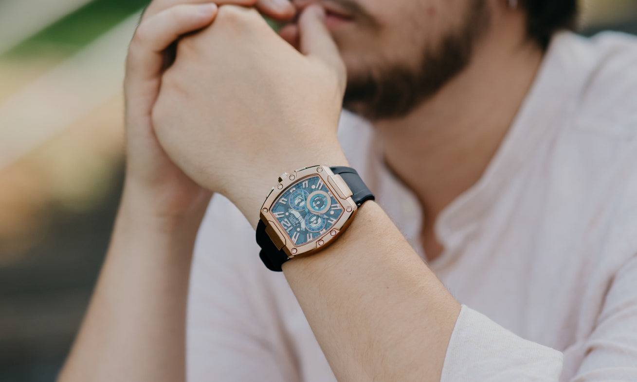 Mateo Moretti Anapo Oro Rosa rose gold men’s chronograph watch with black strap – lifestyle photo