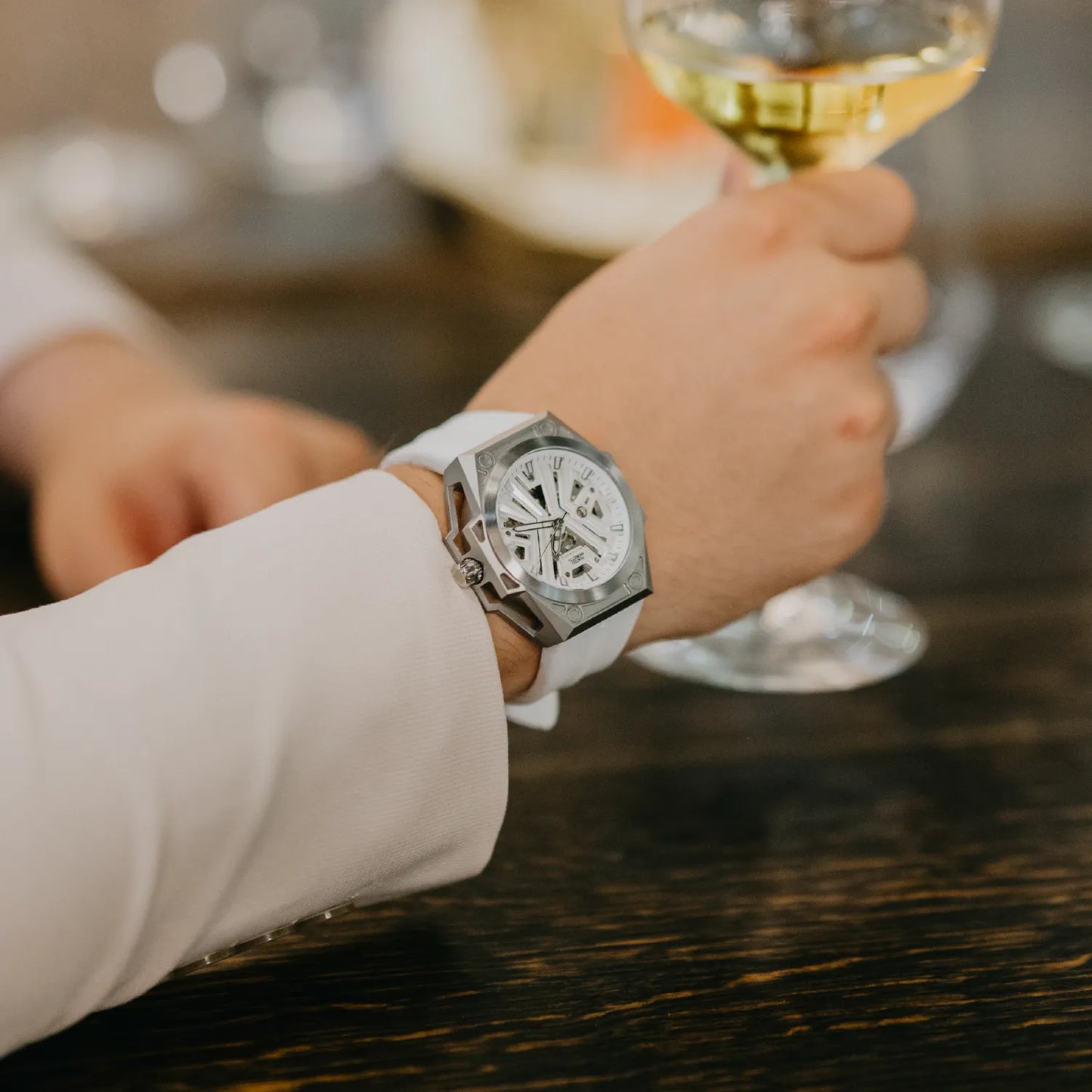 Mateo Moretti Chienti Bianca on wrist – elegant men’s white watch for formal occasions