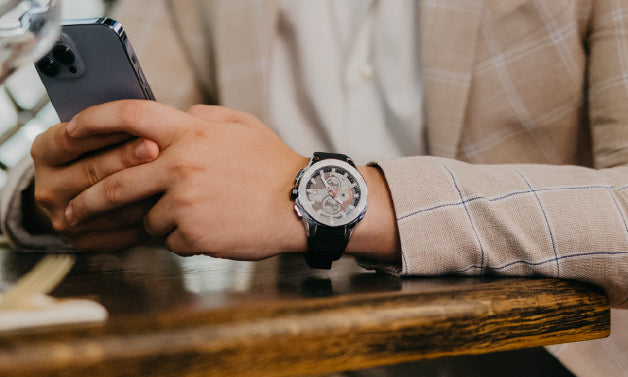 mateo-moretti-sillaro-argento-mens-chronograph-lifestyle-table